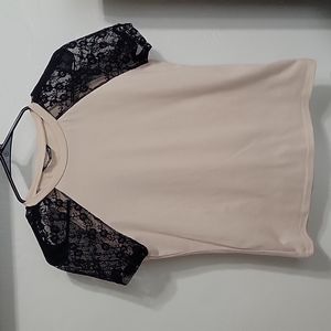 Formal cream shirt with lace sleeves.